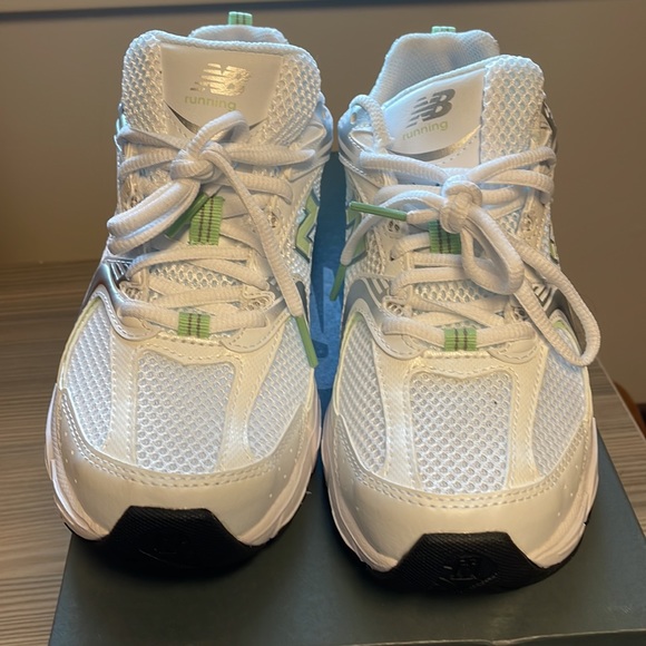 New Balance 530 Trainers - Picture 2 of 6